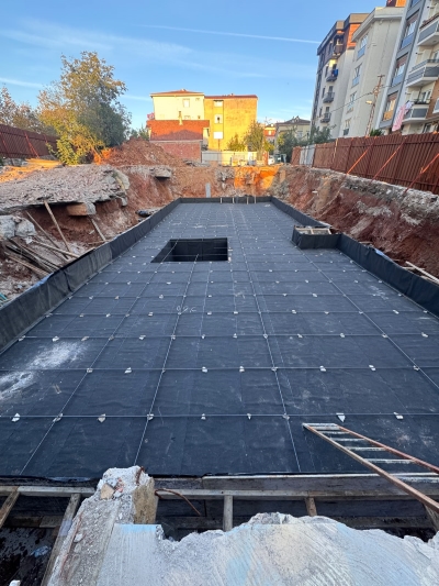 Metro Kent Evleri Su Yalıtımı İçin Membran ve Sarı Bant Döşeme Çalışmaları